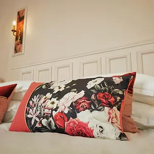https://belle-reine-3-appartements-en-coeur-de-centre-ville.hotels-rhonealpes.com